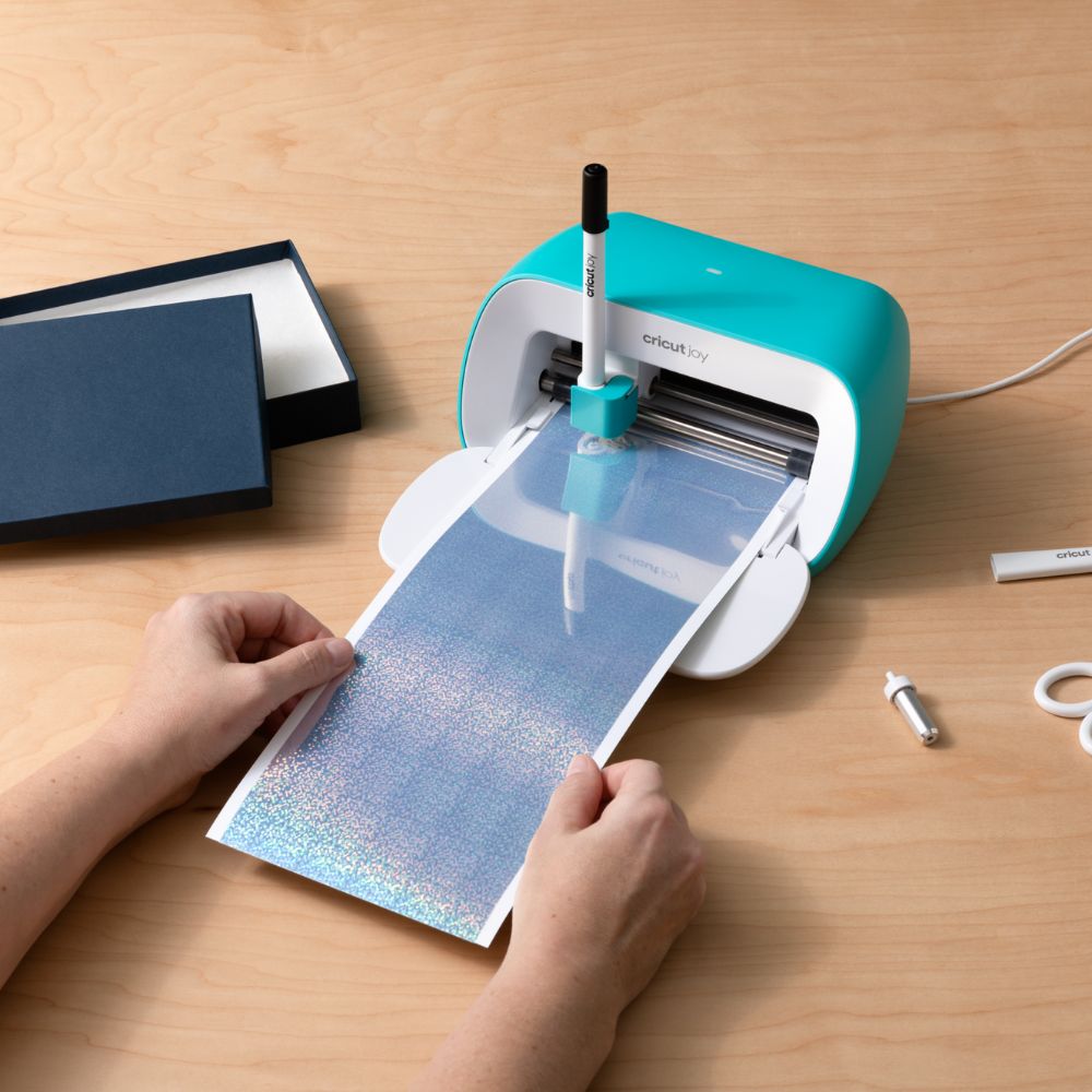 Cricut - Joy - 4 Feuilles de Vinyle Permanent Inscriptible - Argent Holographique - 14 x 33 cm